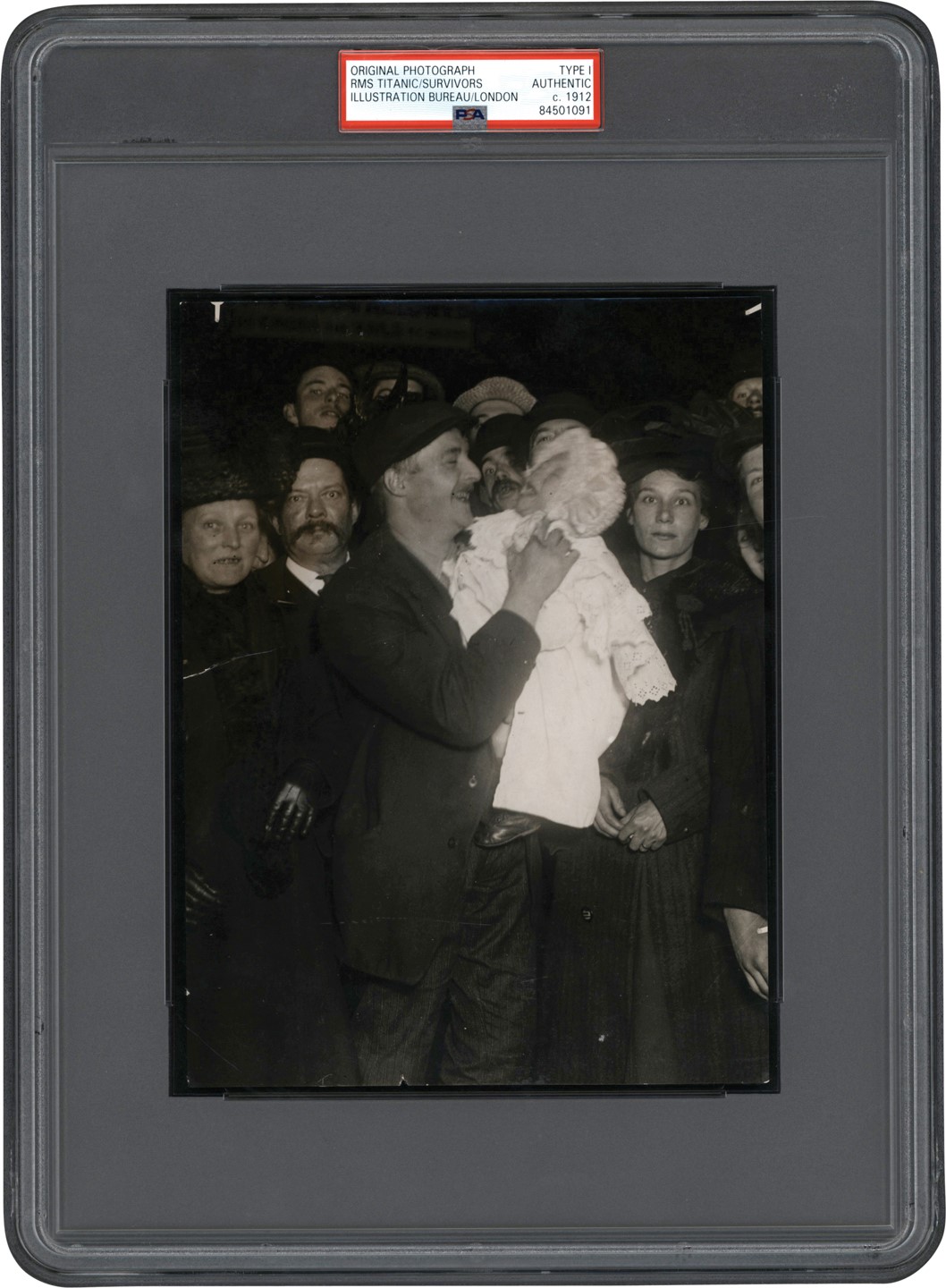 - 1912 Crowd Awaiting the Titanic Survivors Photograph (PSA Type I)