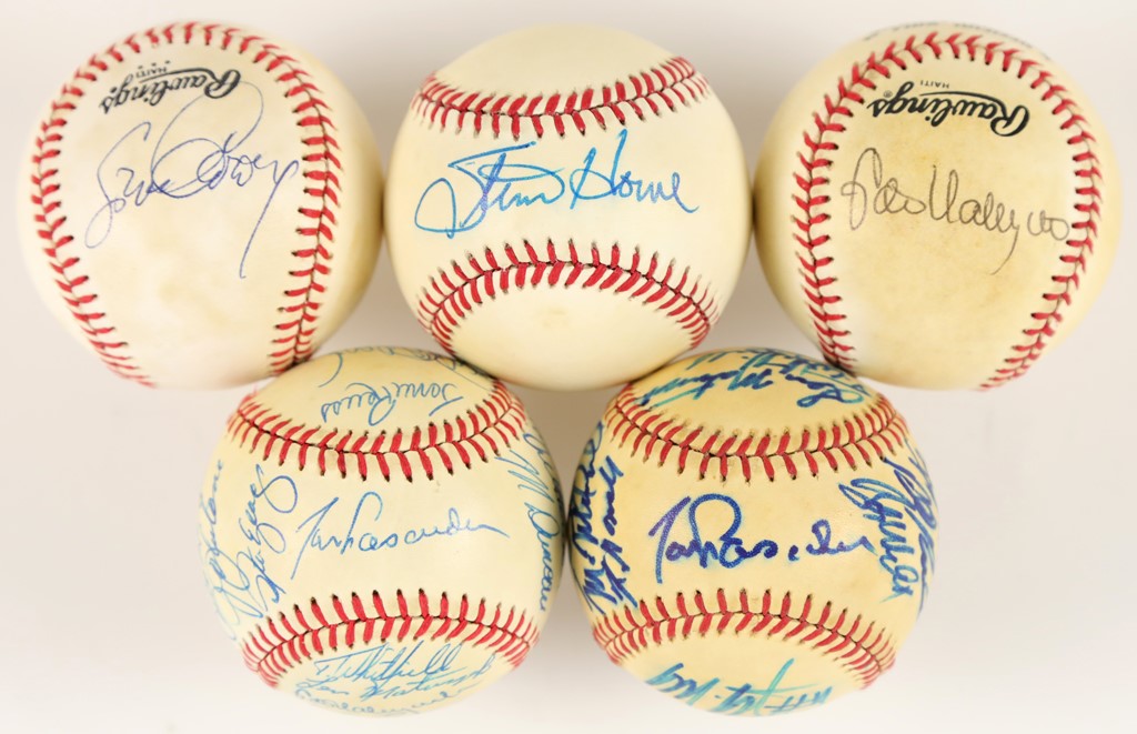 Baseball Autographs - Los Angeles Dodgers Team- and Single-Signed Baseball with Steve Howe (5)